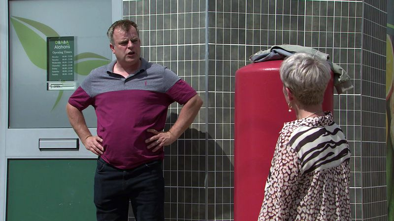 Coronation Streetin spoilerit, Steve McDonald, Debbie Webster