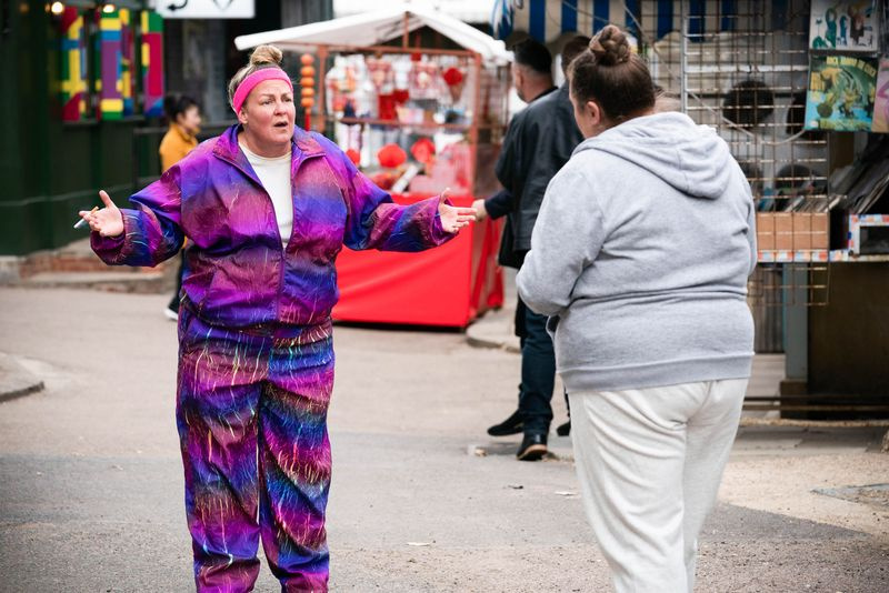 Bernie Taylor ir Karen Taylor bėga į EastEnders.