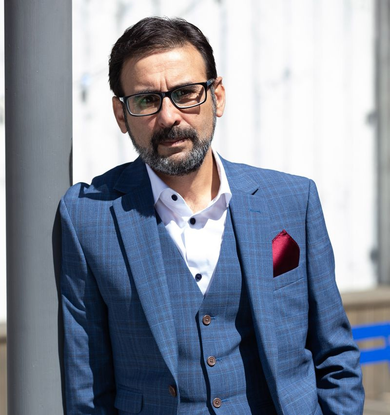 RAJI JAMES PRISIJUNGIA PRIE „HOLLYOAKS“ vaidmenų kaip ALI