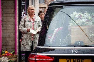 Coronation Streeti spoilerid: kas Eileen Grimshaw osaleb Toddi matustel?