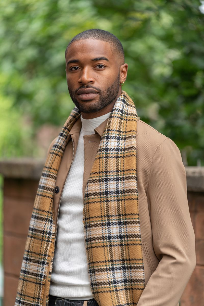 Τον Toby Faroe υποδύεται ο Bobby Gordon στο Hollyoaks