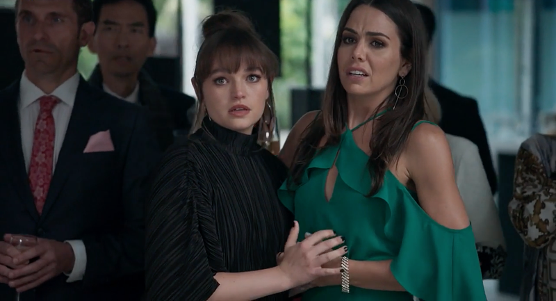 Spoilers de local y visitante, Bella Nixon, Mackenzie Booth