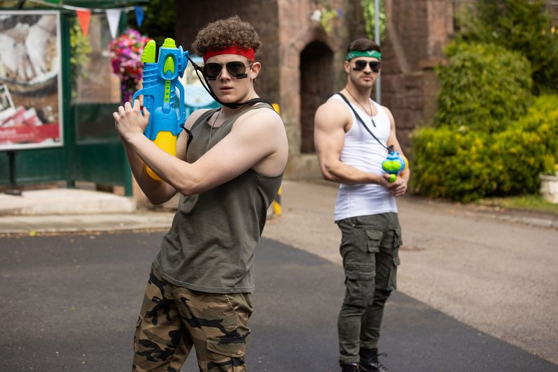 Tom Cunningham este gata să joace Assassins cu Romeo Nightingale în Hollyoaks