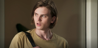 Neighbors spoilers: ΠΟΙΟΣ απειλεί το Brent Colefax;
