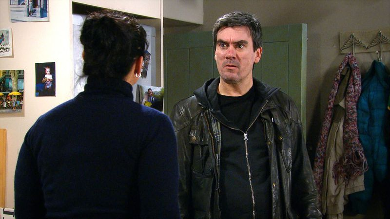 Η Μόιρα και ο Κάιν μαλώνουν στο Emmerdale