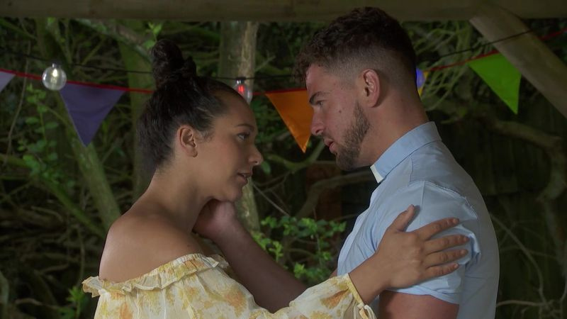 Cleo McQueen ir Joel Dexter Hollyoaks