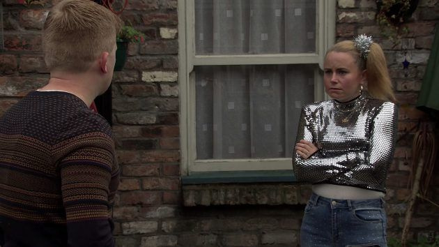 Chesney og Gemma bekymrer seg for penger