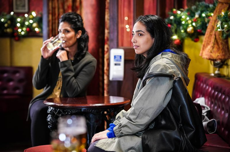 Ash Panesar yra su Suki Panesar mieste EastEnders