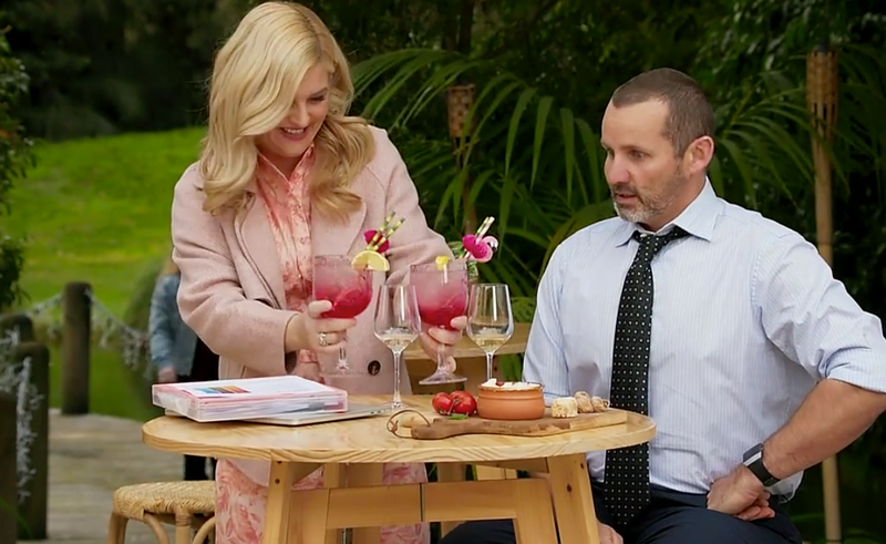 Rose Walker i Toadie Rebecchi w Sąsiedzi.