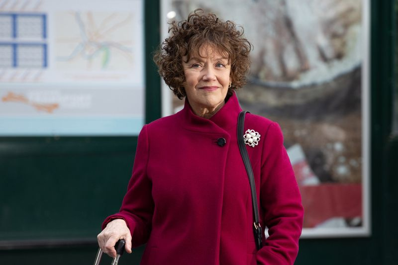 Sue Morgan saapuu Hollyoaksiin, jota esittää Marian McLoughlin
