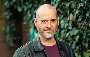 Fergus Collinsia näyttelee Robert Beck Hollyoaksissa