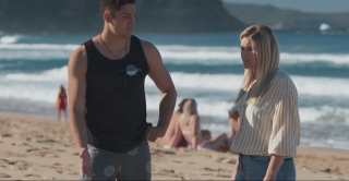 Spoiler 'Casa e Trasferta': lezione di surf DISASTER per Ziggy Astoni!
