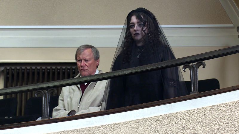 Ο Roy και η Nina περιμένουν την ετυμηγορία στην Coronation Street