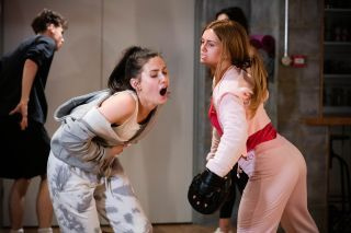Spoilers 'EastEnders' : Dotty Cotton se bat avec Tiff !