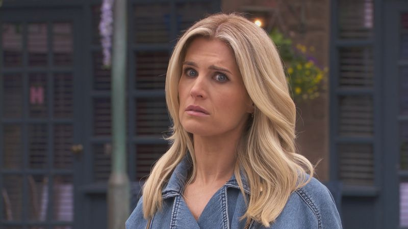 Mandy Richardson Hollyoaksis, mida kehastab Sarah Jayne Dunn