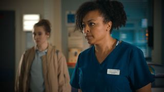 Spoilers 'Holby City': ANGRY Donna Jackson s'en prend à Fletch!