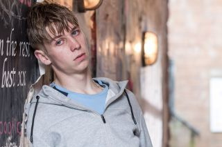 Hollyoaks spoileriai: Kai Sidas Sumneris žlunga, kyla baimės!