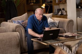 Coronation Streeti spoilerid: Geoff Metcalfe külastab Yasmeeni vanglas?