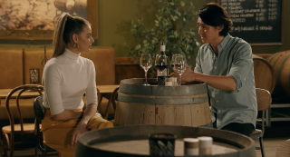 Spoilers de 'Vecinos': Chloe Brennan MIENTE a Nicolette Stone