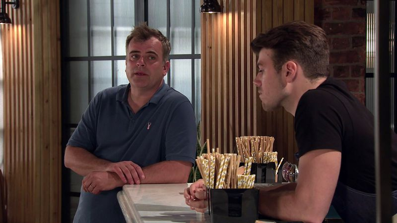 Curtis speelt Steve om hem de kalender te laten doen.