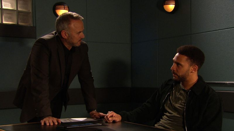 Malone dà a Billy un ultimatum a Emmerdale