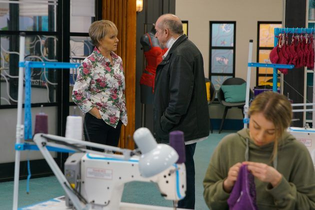 Coronation Streetin spoilerit: Geoff Metcalfe uhkaako Sallya?