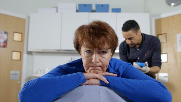 Dokters, Karen Hollins, Side Vere