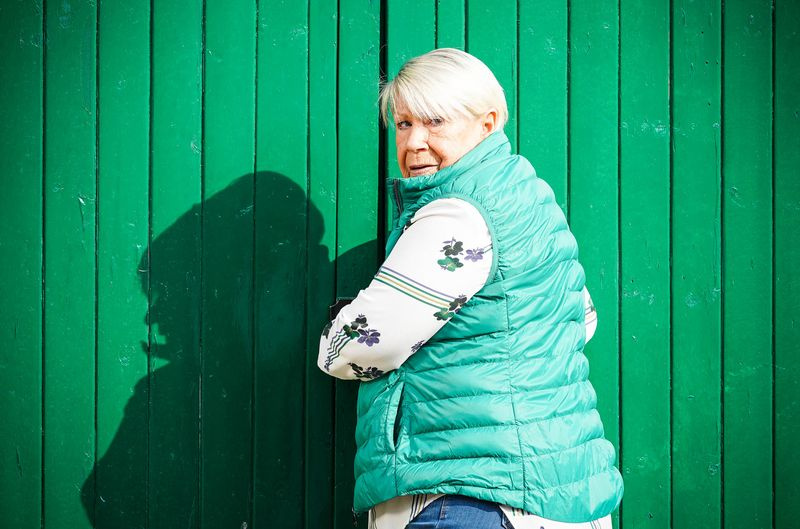 Mo se comportă suspicios în EastEnders