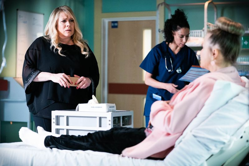 Linda Carter și Sharon Beale sunt spitalizate în EastEnders