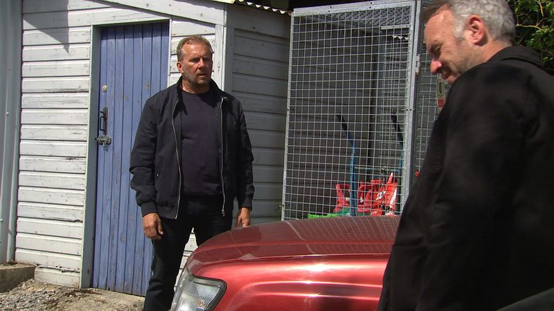 Will și Malone se luptă în Emmerdale