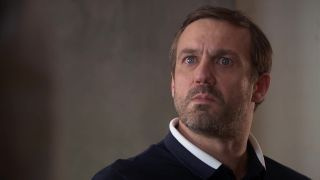 Spoilere „Hollyoaks”: Warren Fox atinge un nou minim