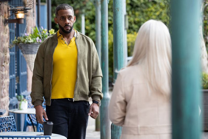 Grace Black se sooči s Felixom Westwoodom v Hollyoaksu