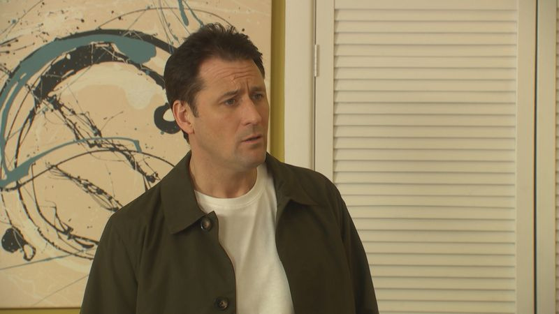 Tony Hutchinson v Hollyoaksu