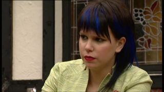 Hollyoaks@25: Nancy wstrząsnęła słysząc o romansie Justina i Bekki