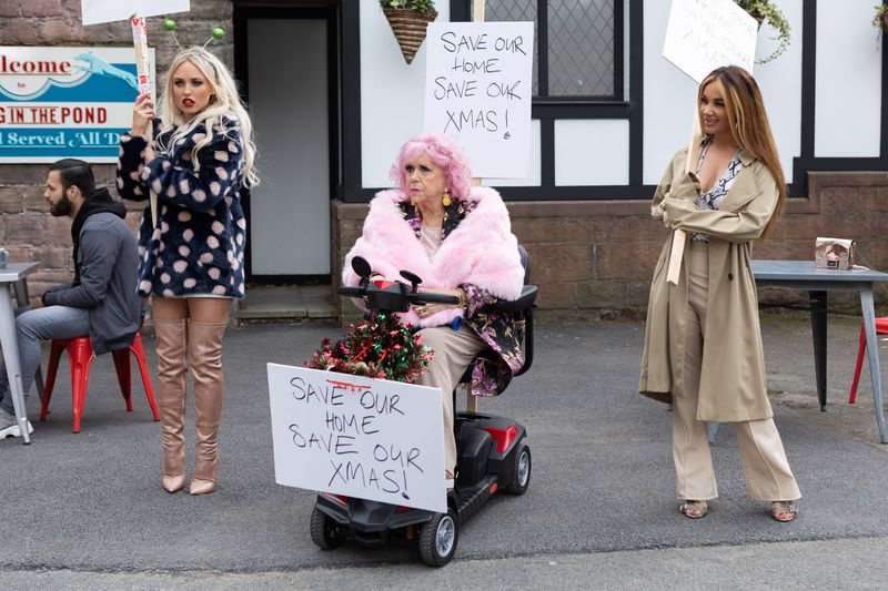 Nana McQueen Hollyoaksissa