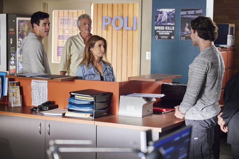 Spoilers acasă și în deplasare, Leah Patterson, Stephen Tennyson, Justin Morgan, John Palmer