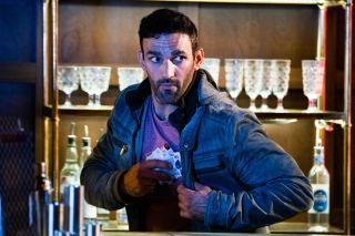 Spoilers EastEnders: QUI attrape Kush Kazemi en train de voler de l'argent?