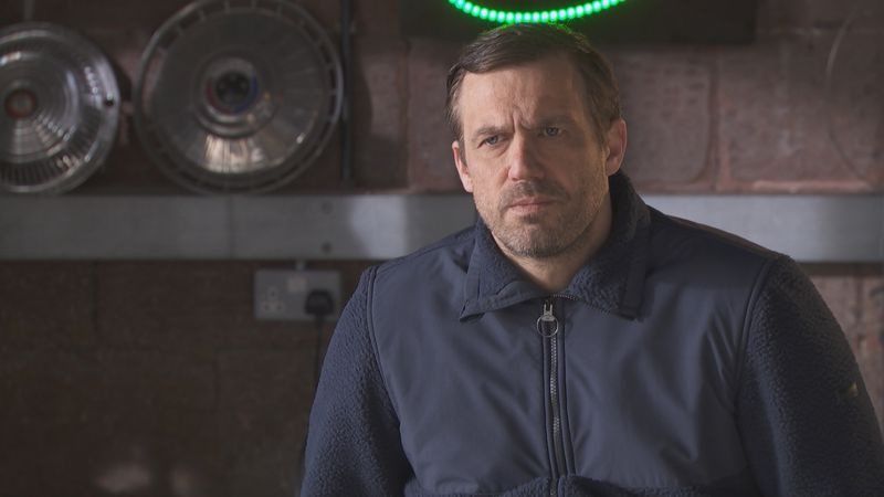 Warren Fox hører sannheten fra Joel i Hollyoaks