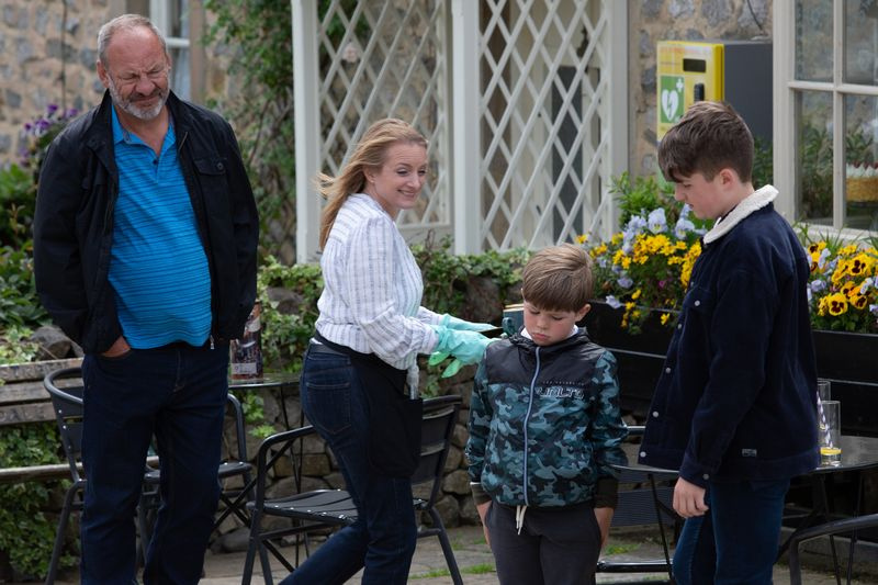 Spoileruri Emmerdale, Jimmy King, Nicola King, Carl Holliday, Elliot Windsor
