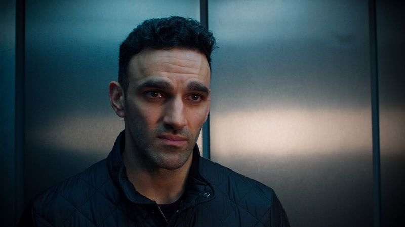 Davood Ghadami interpreta a Eli Ebrahimi en Holby City