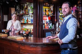 EastEnders spoilers: Το μυστικό κατάχρησης του Mick Carter έχει αποκαλυφθεί!