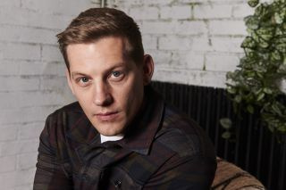 Hollyoaks spoilers: Ο John Paul McQueen παρηγορείται με τον πρώην Ste!