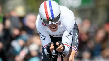 Tikampen: Tour de France-mesteren Geraint Thomas 'alt ok' efter styrt
