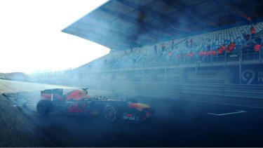 Max Verstappen van Red Bull bestuurt de RB8 op het onlangs gerenoveerde Circuit van Zandvoort