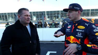 Max Verstappen van Red Bull bestuurt de RB8 op het onlangs gerenoveerde Circuit van Zandvoort