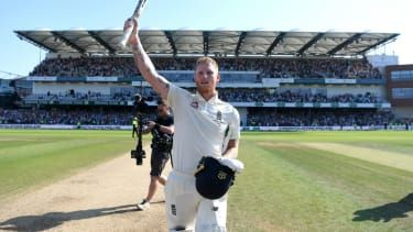 Anglež Ben Stokes slavi svojo epsko predstavo proti Avstraliji na Headingley Ashes Testu 2019