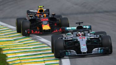 F1: Lewis Hamilton forventer Red Bull og Max Verstappen titeltrussel i 2019