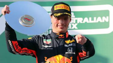 F1: Мерцедес преследва Верстапен, Фетел е упрекнат за „аматьорски“ грешки