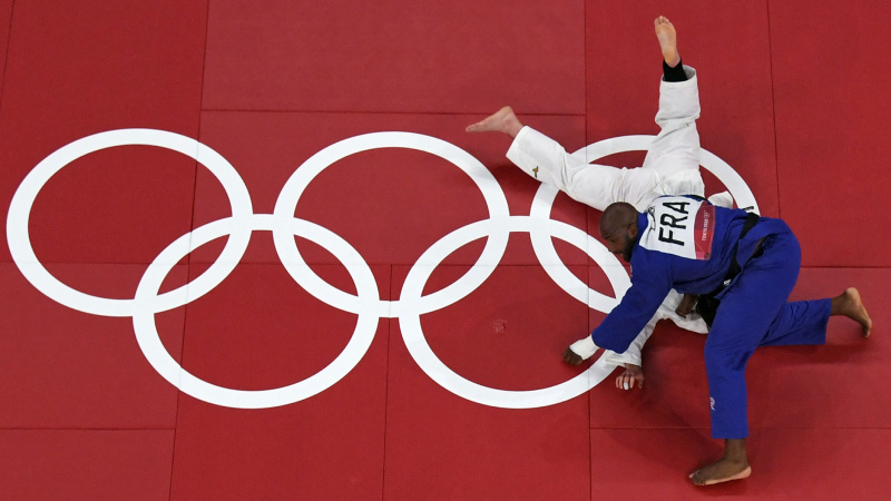 Франция's Teddy Riner competing in the 2020 Tokyo Olympic Judo.