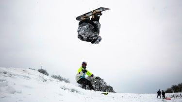 Video: Team GB snowboarderen Billy Morgan tæmmer Udyret fra Østen